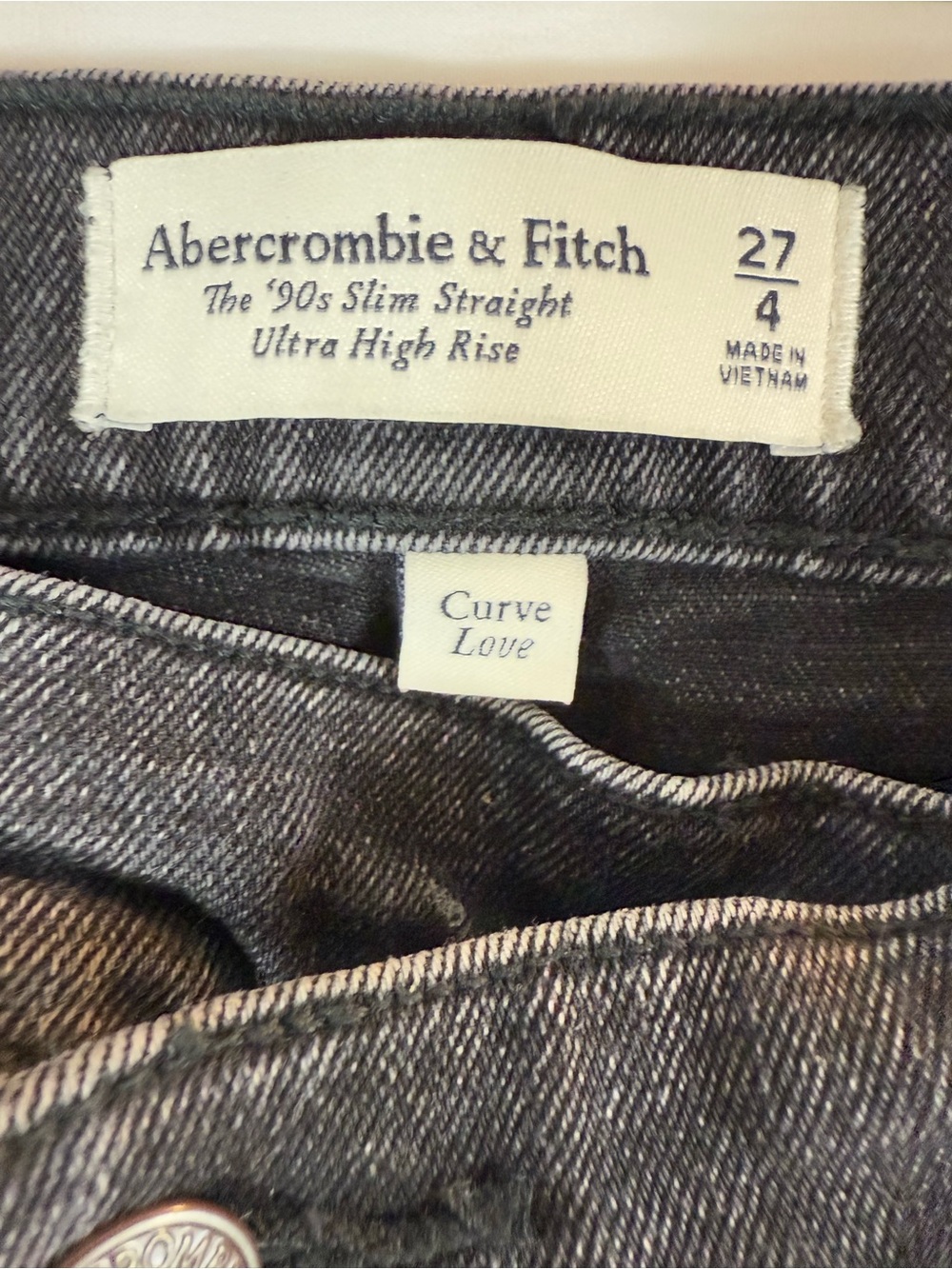 Abercrombie & Fitch The '90's Slim
Straight Ultra High Rise Jeans Size: 27/4 - Picture 6 of 12